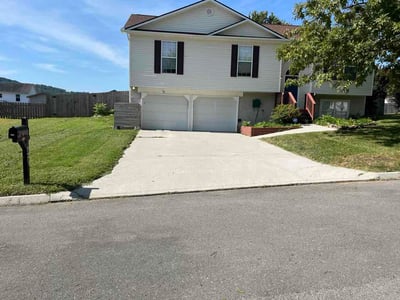 Lawn Care service in Knoxville, 37902