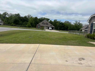 Lawn Care service in Oakhurst, 74107