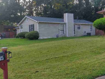 Lawn Care service in Leawood, 64804
