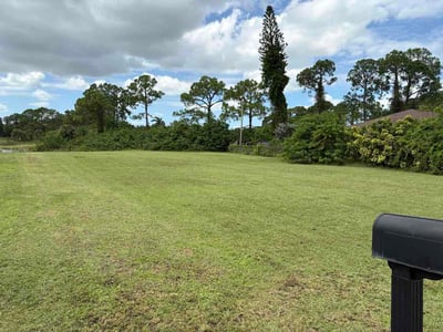 Lawn Care service in Lehigh Acres, 33972