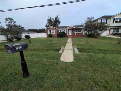 Lawn Care service in Jacksonville, 32202