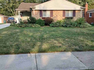 Lawn Care service in Waterford, 48329