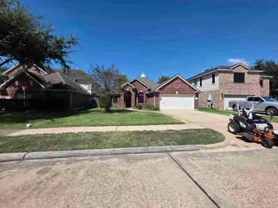 Lawn Care service in Deer Park, 77536