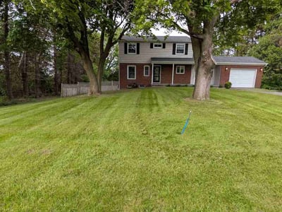 Lawn Care service in Syracuse, 13202