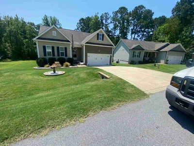 Lawn Care service in Smithfield, 27577