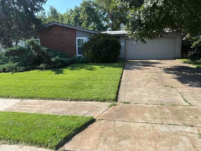 Lawn Care service in Hazelwood, 63042