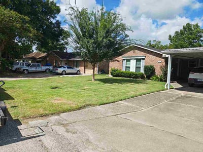 Lawn Care service in Brazoria, 77422