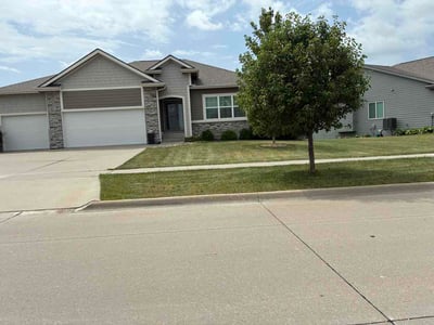 Lawn Care service in Cedar Falls, 50613