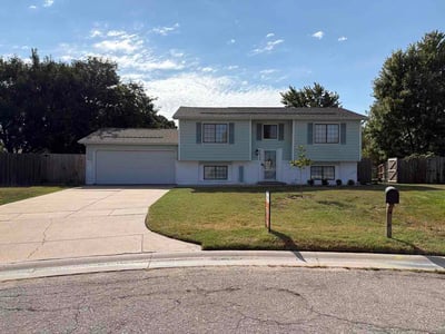 Lawn Care service in Topeka, 66612