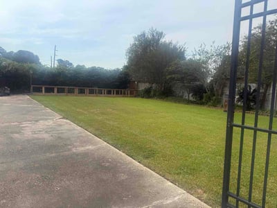 Lawn Care service in Breaux Bridge, 70517