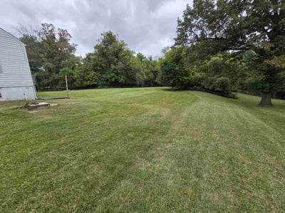 Lawn Care service in Highland, 62249
