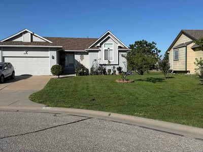 Lawn Care service in Newton, 67114