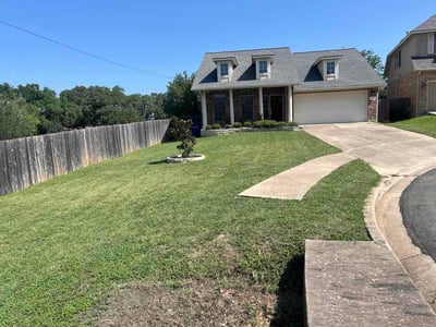 Lawn Care service in Buda, 78610