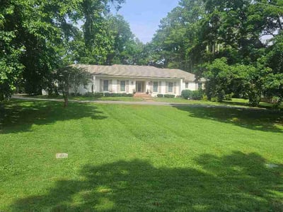 Lawn Care service in Brentwood, 37027