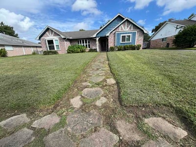 Lawn Care service in Brazoria, 77422