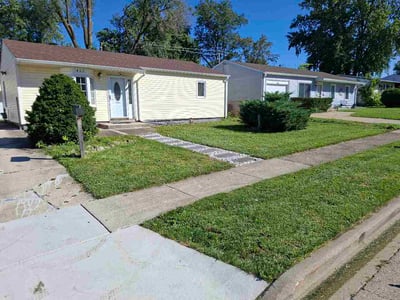 Lawn Care service in Romeoville, 60446