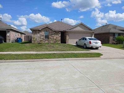 Lawn Care service in Fresno, 77545
