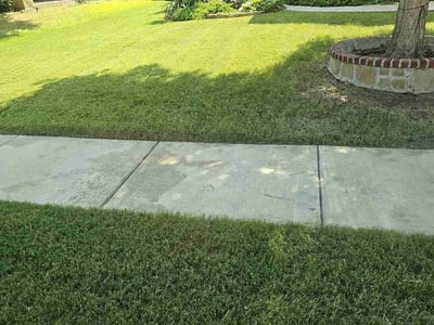 Lawn Care service in River Oaks, 76114