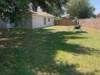 Lawn Care service in Bakersfield, 93301