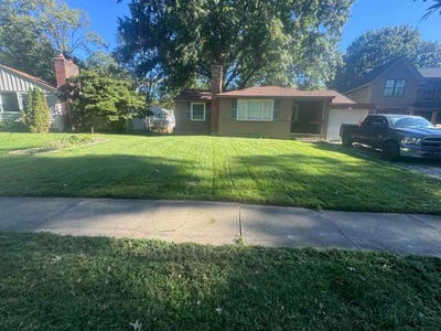 Lawn Care service in Prairie Village, 66208