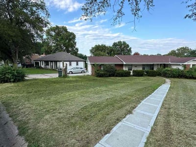 Lawn Care service in Waterloo, 64097