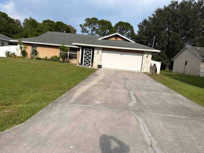 Lawn Care service in Palm City, 34990