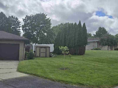 Lawn Care service in Grand Rapids, 49503