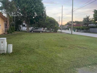 Lawn Care service in Opa Locka, 33054