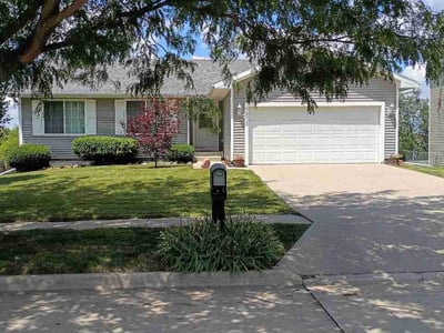 Lawn Care service in Clive, 50325