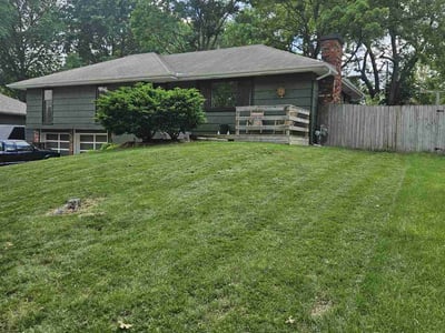 Lawn Care service in Waterloo, 64097