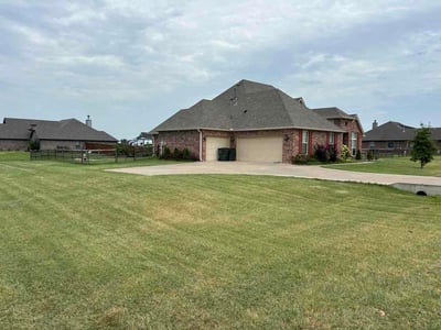 Lawn Care service in Skiatook, 74070