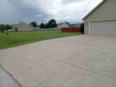 Lawn Care service in Terre Haute, 47807