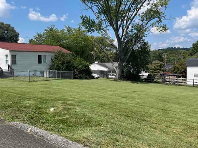 Lawn Care service in Kingston, 37763