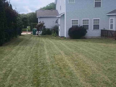 Lawn Care service in Bloomington, 61701