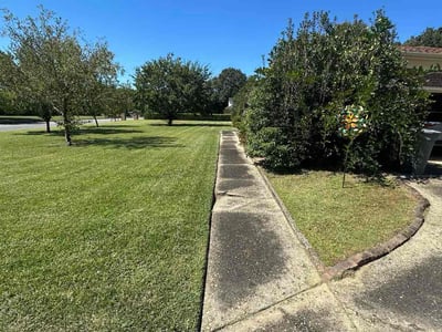 Lawn Care service in Cantonment, 32533