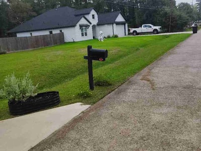 Lawn Care service in Universal City, 78148
