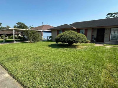 Lawn Care service in Brazoria, 77422