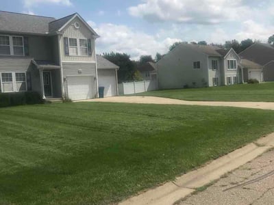 Lawn care service in Kalamazoo, 49009