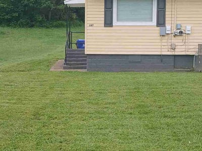 Lawn care service in Oak Ridge, 37830