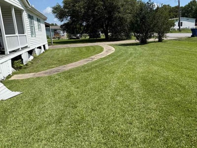 Lawn care service in Duson, 70529