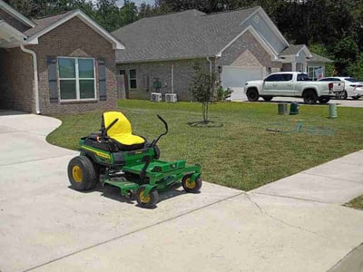 Lawn care service in Long Beach, 39560