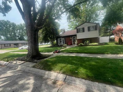 Lawn care service in Warren, 48091