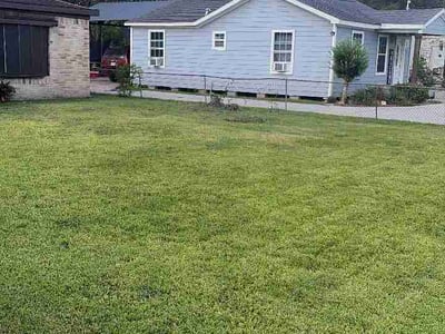 Lawn care service in Houston, 77028