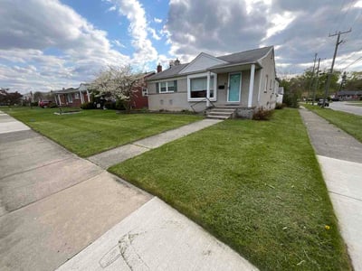 Lawn care service in Redford Township, 48240