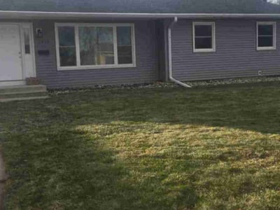 Lawn care service in Waterloo, 50701