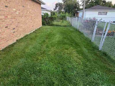 Lawn care service in Oak Lawn, 60453