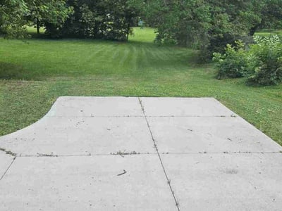 Lawn care service in Hartford, 50118