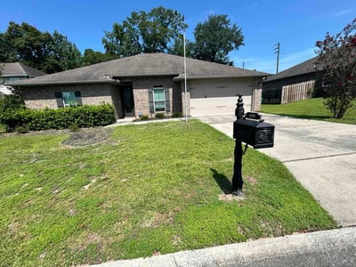 Lawn care service in Crestview, 32539