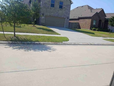 Lawn care service in Houston, 77365