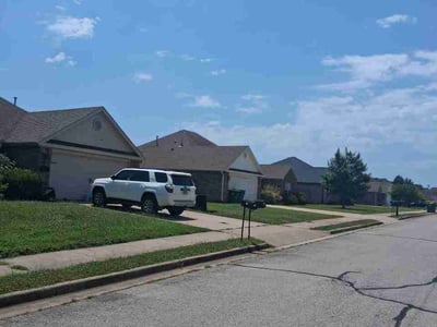 Lawn care service in Centerton, 72719
